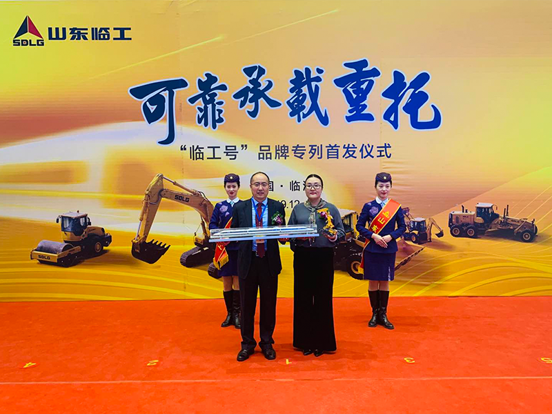 “米兰·(milan)中国官网-球迷群英汇聚号”品牌专列首发仪式